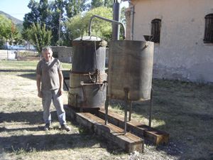 M-EYNARD-et-l-alambic-recree.JPG