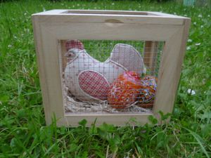 Poule dans sa cage