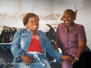 Feue-Aicha-Rose-et-sa-mere-Delphine-BOMBOH.JPG