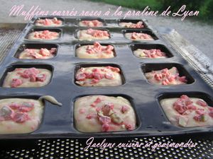 Muffins carrés roses à la praline de Lyon Jaclyne cuisine et gourmandise