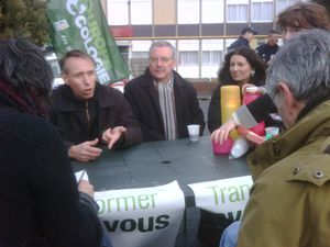oubaix Est Thierry Siwik et Farida Elairech devant le colle
