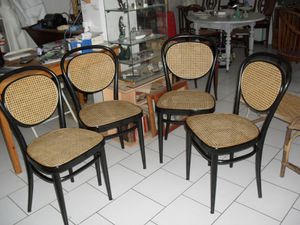 chaises cannées Thonet 1981