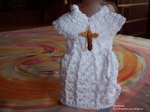 aube-communion-capuche-croix-sac-dragees