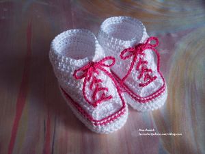 baskets-blanc-rose-dragees-bapteme-deco-crochet