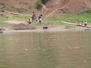 Nong-Khiaw----sur-la-route---bateau--18-.JPG