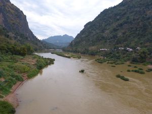 Nong-Khiaw----sur-la-route---bateau--25-.JPG