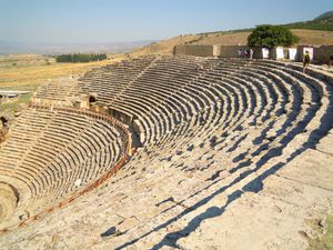 Hierapolis--7--Le-theatre.JPG