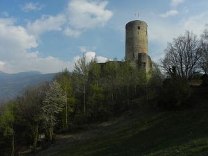 92 Tour du château de la Batiaz au-dessus de Martigny