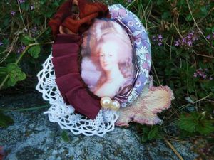 004 la broche Marie Antoinette