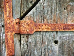 une vieille porte a du charme