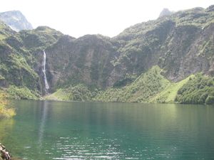 Lac d'Oo et sa cascade