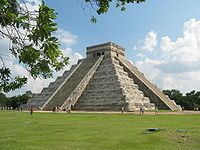 200px-Chichen-Itza_El_Castillo.jpg