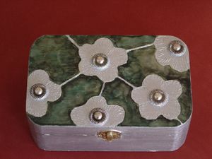 boite-a-bijoux-fleurs-en-vitrail.jpg