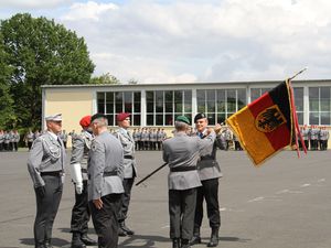 BWAppell Truppenfahne 00 von Zimmer auf Schuett 1