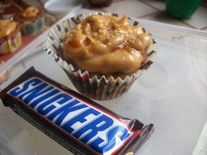 CUPCAKE SNICKERS1