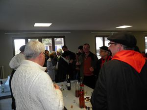 078 Le verre de l'amitié partagé avec tous les participan
