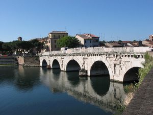 Rimini-ponte-di-tiberio.jpg