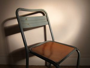 CHAISE-GRISE-METAL-BOIS-R950-4.JPG