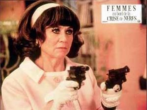 Femmes-au-bord-de-la-crise-de-nerfs---Julieta-Serrano.jpg