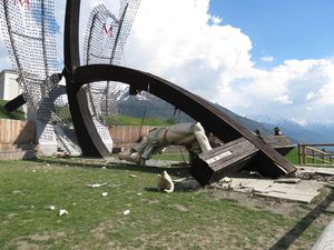 LA CROCE DOPO IL CROLLO