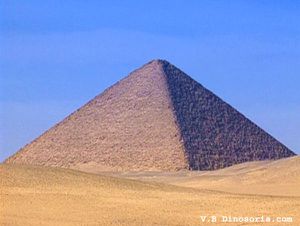 pyramide-rouge