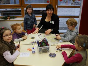 KiGaMenschenskinderAdventsJahresfest 01 Pfeifenputzersterne