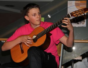 gymnasiumVHKammerkonzert 16 Jeremias Hirsch Gitarre