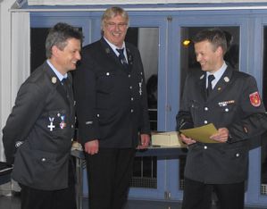 Ehrung für 30 Jahre aktiven Dienst Roehm Robert u Heim Erw