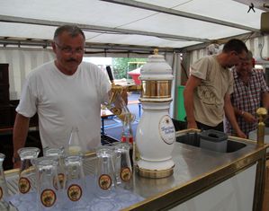Makrelenfest 03 Bierstand