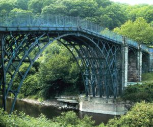 Iron-bridge---Coalbrookdale---1781-Th-Prtitchard-et-A-Darby.jpg
