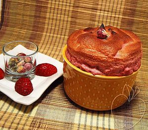 SEGUIMOS CON MÁS RECETAS CON FRESAS: SOUFFLÉ DE FRESAS CON SABOR A ROSA -  Come conmigo el blog de Palmira