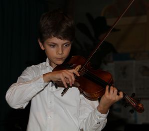 weihnachtsschuelerkonzert 15 Johannes Knorr Violine