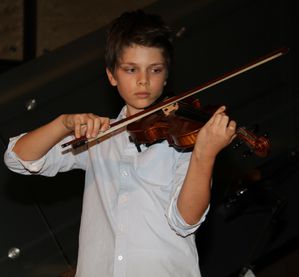 gymnasiumVHKammerkonzert 02 Johannes Knorr Violine