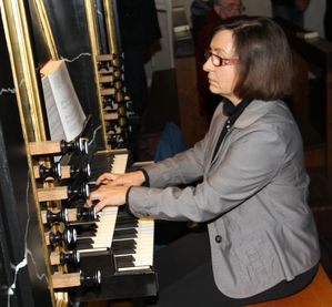 MGVAdventskonzert 04 Orgel Konrad 2