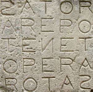 Palindromo_quadrato-di-Sator_at_Oppede.jpg