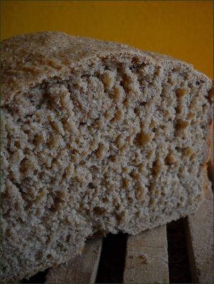 Pain complet à l'okara fait à la main