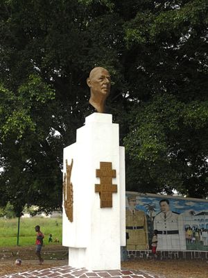 brazza-square-gaulle-buste