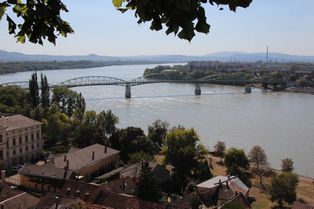 819-Esztergom-le Danube