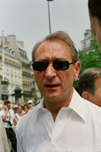 509px-Bertrand Delanoë at Gay Pride 2005