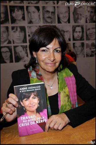 582009-anne-hidalgo-au-salon-du-livre-a-637x0-2.jpg