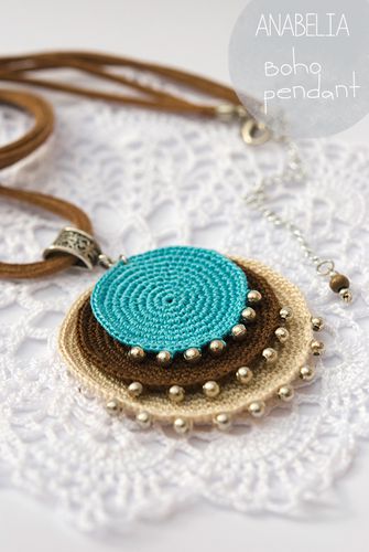 Boho-turquoise-crochet-pendant-lateral.jpg