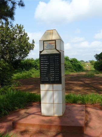nkayi-saris-stèle-morts-1998