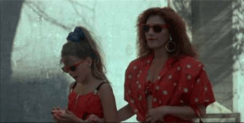 1-La-ley-del-deseo---Manuela-Velasco-et-Carmen-Maura.gif