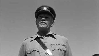 La-Colline-des-hommes-perdus---Harry-Andrews.jpg