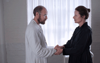 Marie-Curie--une-femme-sur-le-front---Dominique-Reymond-.gif