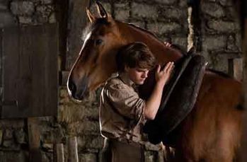 Cheval de Guerre - Jeremy Irvine-copie-1