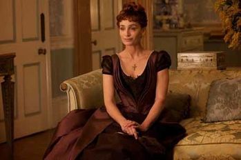 Bel-Ami---Kristin-Scott-Thomas-1.jpg