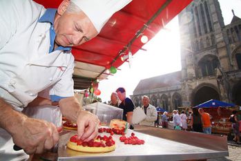 Marche-aux-Fruits-Rouges-de-Noyon_reference.jpg