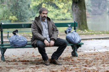 Dans-la-cour---Gustave-Kervern.gif