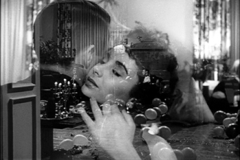 Une-place-au-soleil----Elizabeth-Taylor-et-Montgomery-Clift.gif